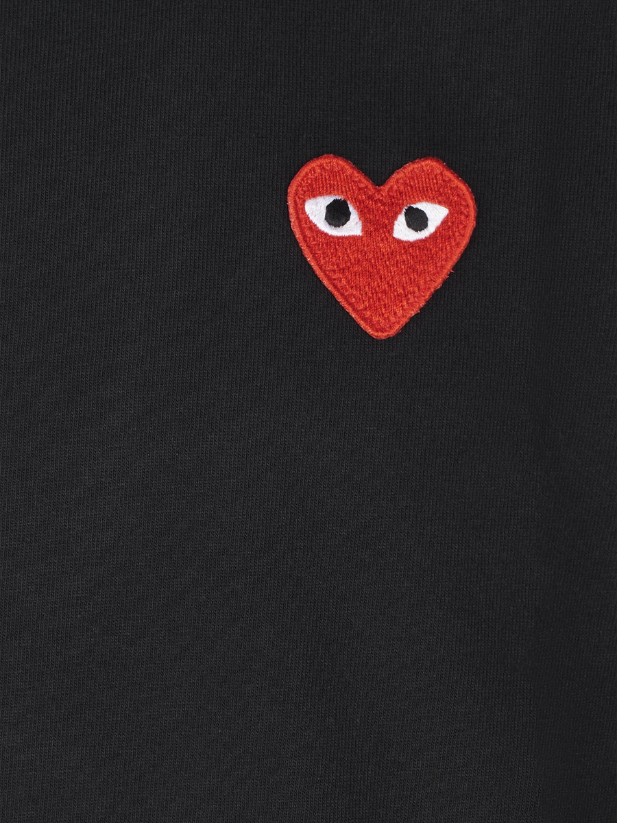T-SHIRT RED EMBLEM RED HEART AX-T108-051 1 COMME DES GARCONS PLAY 